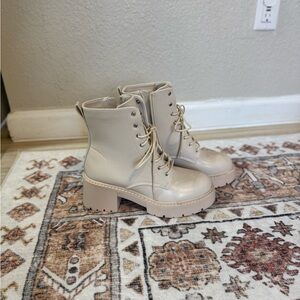 NEW! Never worn! Stylish Cream Lace-Up Ankle Boots